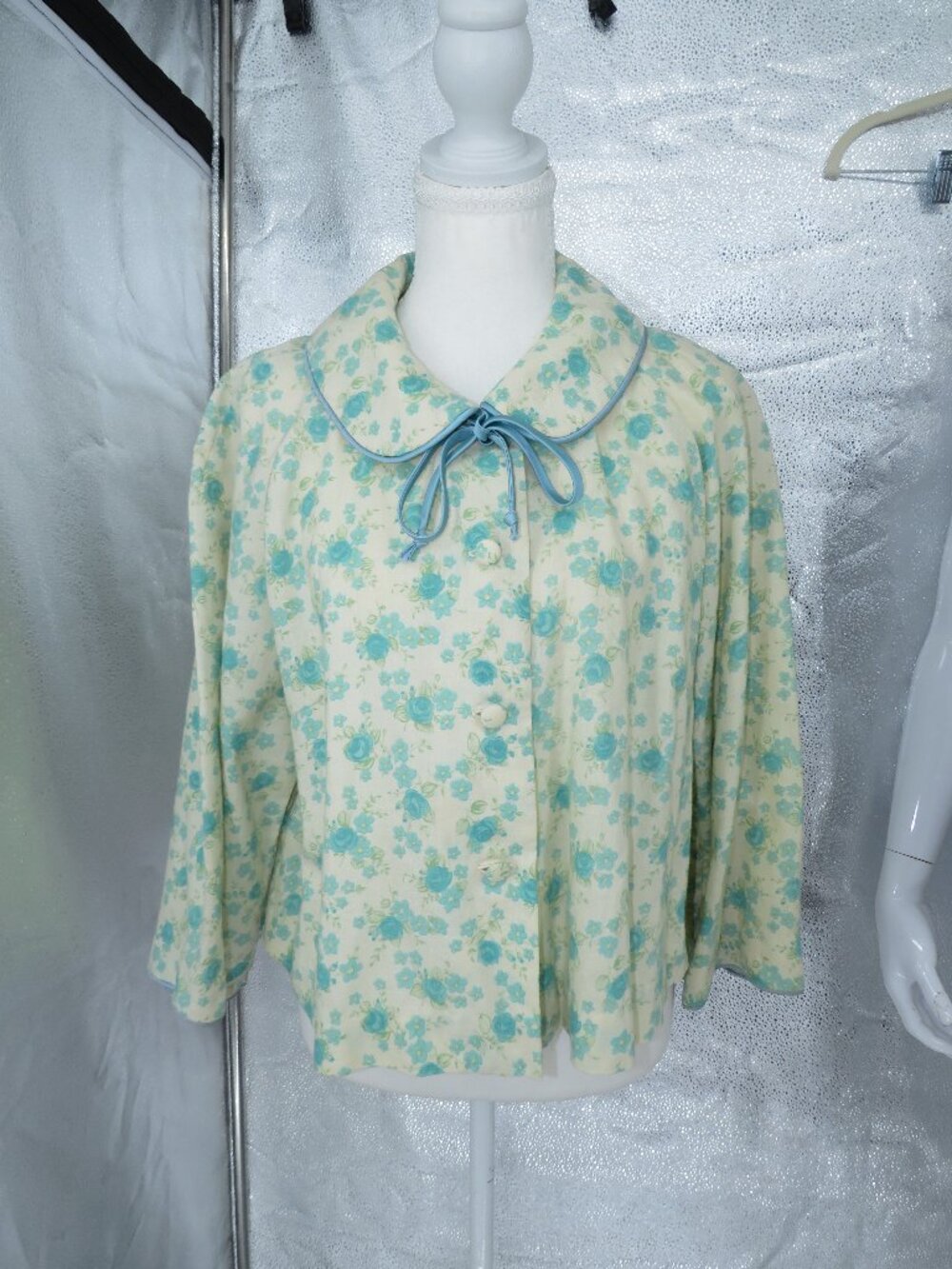 Vintage Saks Fifth Avenue Viyella Bed Jacket Floral Blue Cream Bedcoat Robe Med